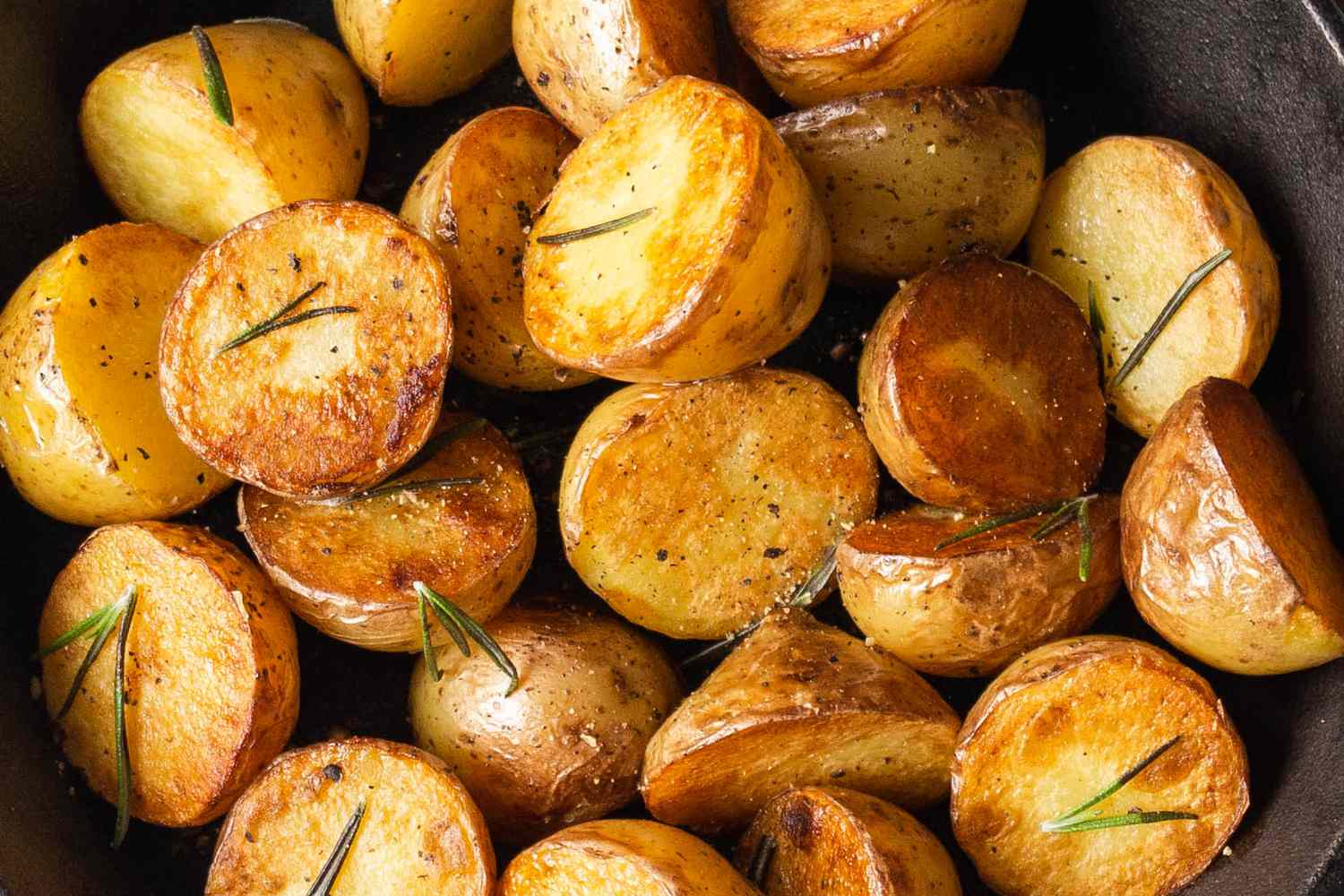 Quantité de pommes de terre par personne selon l’usage (purée, gratin, rôties) découvrez quelle quantité de pommes de terre prévoir selon chaque usage : purée, frites, gratin, salade et repas pour plusieurs personnes. guide pratique pour cuisiner sans gaspiller !