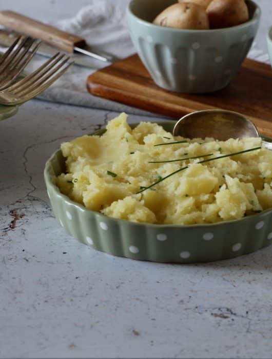 Écrasé de pommes de terre à l’huile d’olive : choix des variétés et texture découvrez notre recette d'écrasé de pommes de terre, un accompagnement savoureux et facile à préparer, idéal pour sublimer tous vos plats. simple, onctueux et gourmand !